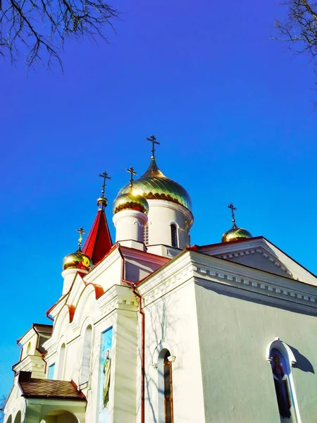 Chiesa Ortodossa Con Cupole Lucenti — Foto Stock