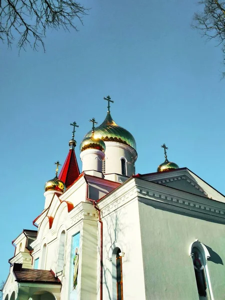 Cerkiew Świecącymi Kopułami — Zdjęcie stockowe