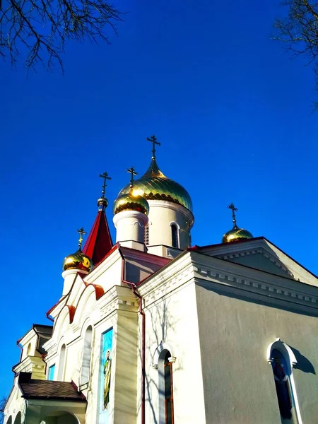 Ortodoxa Kyrkan Med Skinande Kupoler — Stockfoto