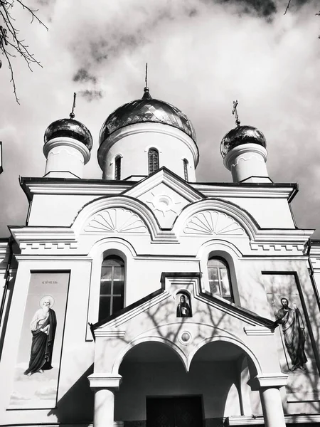 Chiesa Ortodossa Con Cupole Lucenti — Foto Stock