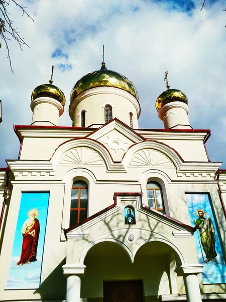 Ortodoxa Kyrkan Med Skinande Kupoler — Stockfoto