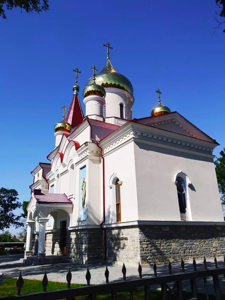 Ortodox Templom Csillogó Kupolák — Stock Fotó