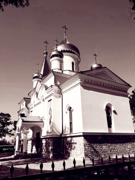 Chiesa Ortodossa Con Cupole Lucenti — Foto Stock