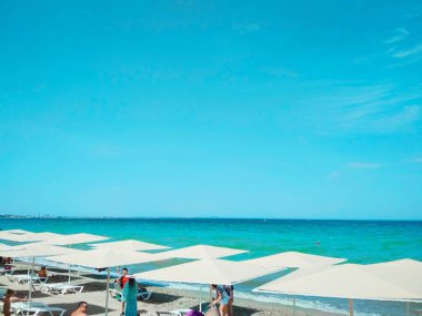 Karadeniz 'de dinlenen insanlar. 