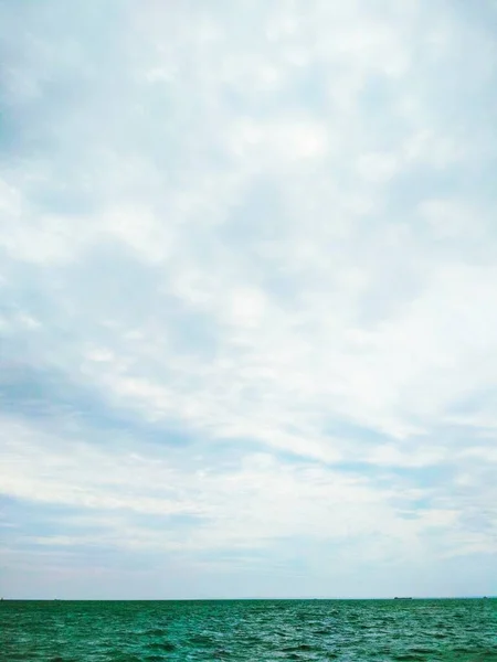 Stormy Marea Neagră Fundalul Cerului Tulbure — Fotografie, imagine de stoc