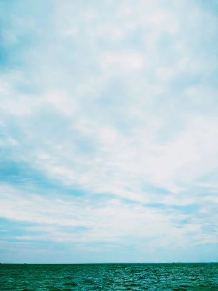 Stormy Black Sea นหล งของท องฟ าเมฆ — ภาพถ่ายสต็อก