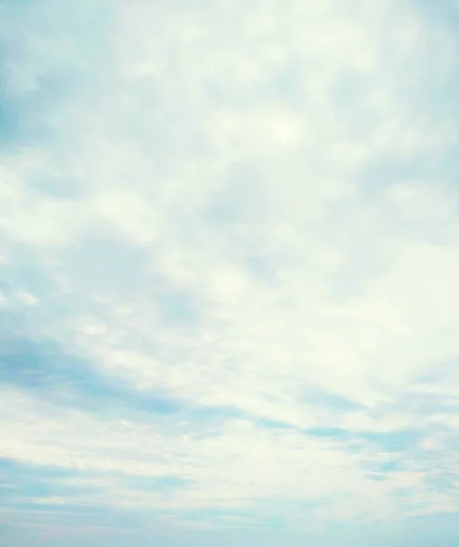 Obloha Pokrytá Měkkými Cirrovými Mraky — Stock fotografie