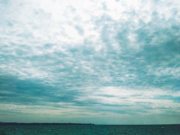 Штормовое Черное Море Фоне Грозового Облачного Неба — стоковое фото