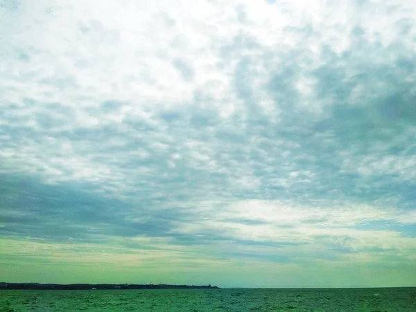 Штормовое Черное Море Фоне Грозового Облачного Неба — стоковое фото