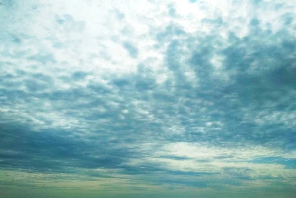 Lucht Bedekt Met Zachte Cirruswolken — Stockfoto