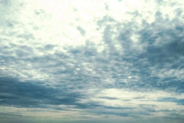 Himmel Mit Weichen Zirruswolken Bedeckt — Stockfoto