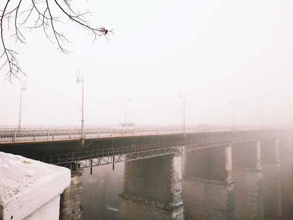 Jembatan Atas Ngarai Pada Hari Musim Dingin Yang Membosankan Kamenets — Stok Foto
