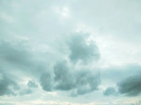 Gyönyörű Gyapjú Felhőkkel Borított — Stock Fotó