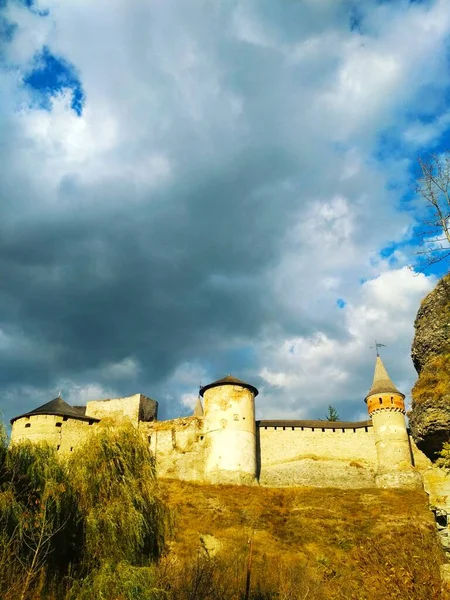 Gamla Fästning Mot Bakgrund Stormig Himmel Kamenets Podolsky Ukraina — Stockfoto