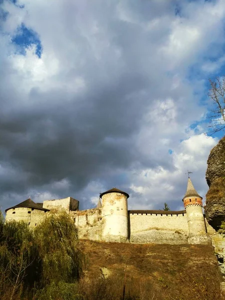 Antigua Fortaleza Sobre Fondo Del Cielo Tormentoso Kamenets Podolsky Ucrania — Foto de Stock