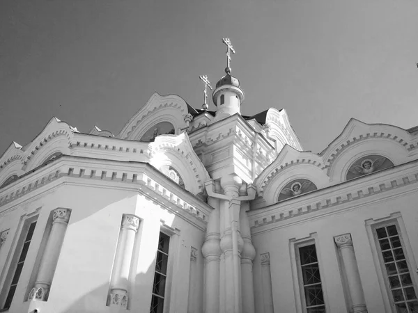 Temple Orthodoxe Sur Fond Ciel Bleu Sans Nuages — Photo