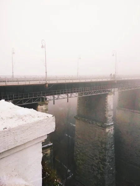 Sıkıcı Sisli Bir Günde Eski Şehir Giden Köprü Kamenets Podolsky — Stok fotoğraf