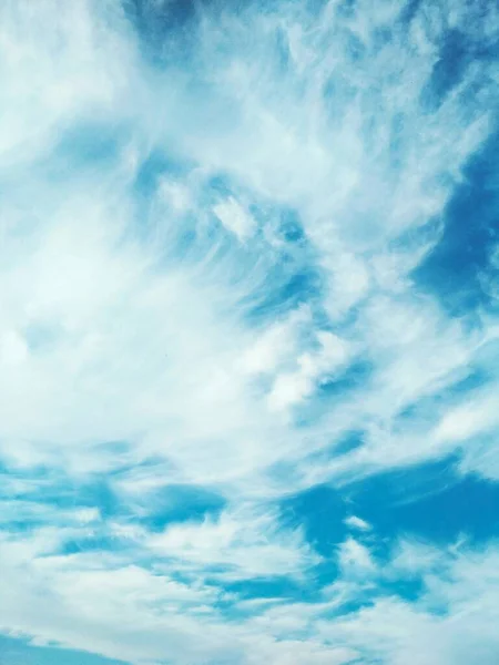 Цирковые Облака Покрывающие Голубое Небо Естественный Фон — стоковое фото