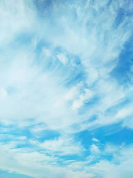 Cirruswolken Bedecken Den Blauen Himmel Natürlicher Hintergrund — Stockfoto