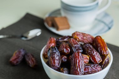 Küçük kase meyve tatlı organik tarihleri