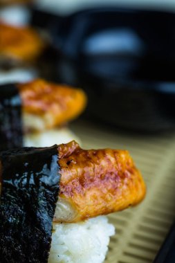 Yılan balığı ızgara suşi soslu, Japon gıda tarzı