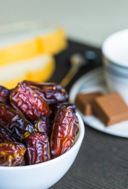 küçük beyaz kase meyve tarihleri