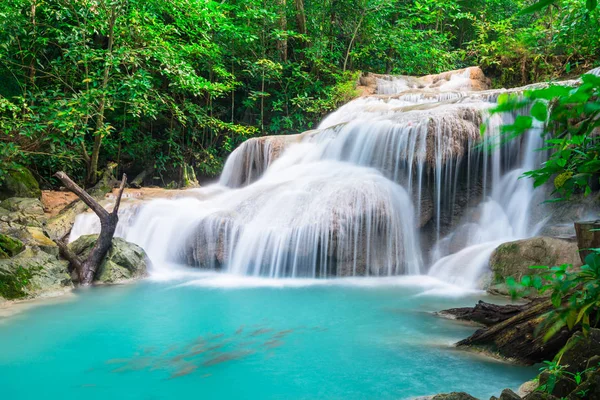 Cachoeira Parque Nacional Erawan Kanchana Buri Tailândia — Fotografia de Stock