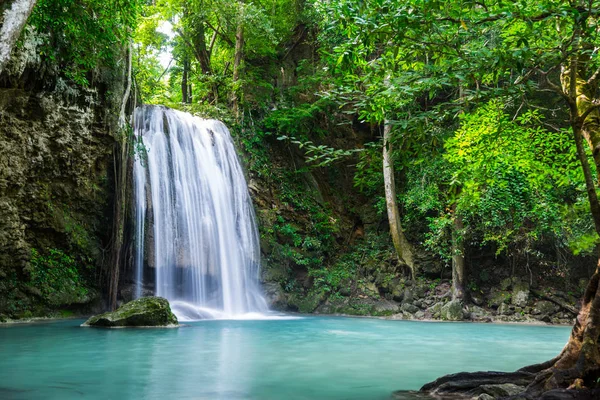 Tayland Daki Ormanın Derinliklerindeki Güzel Şelale — Stok fotoğraf