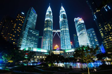 İkiz kule Kuala Lumper, Malezya içinde gece sahne