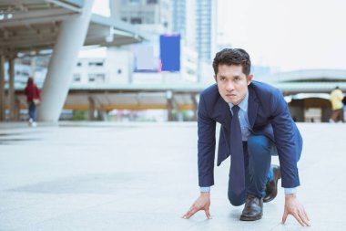 Bir adam statup iş yatırım için hazır