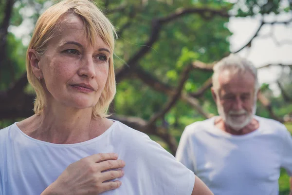 İlişki kriz, Senior çift çatışma açık