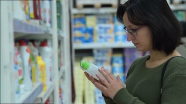 Bulaşık deterjanı satın alma kadın