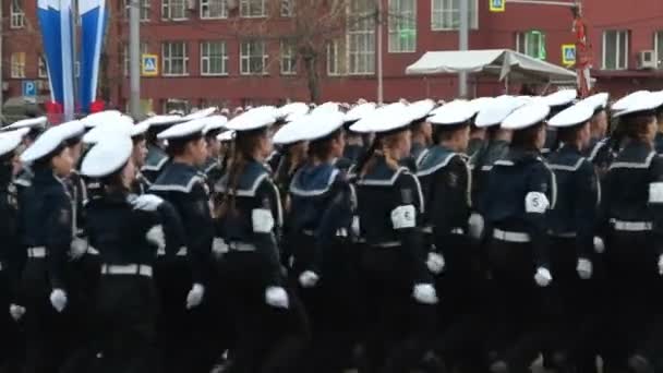 Cadetes de la escuela naval marchando — Vídeos de Stock