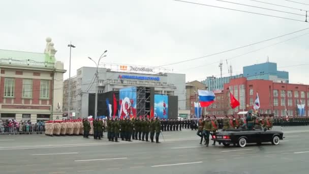 Żołnierzy, maszerujących na próbie parady zwycięstwa, Rosja — Wideo stockowe