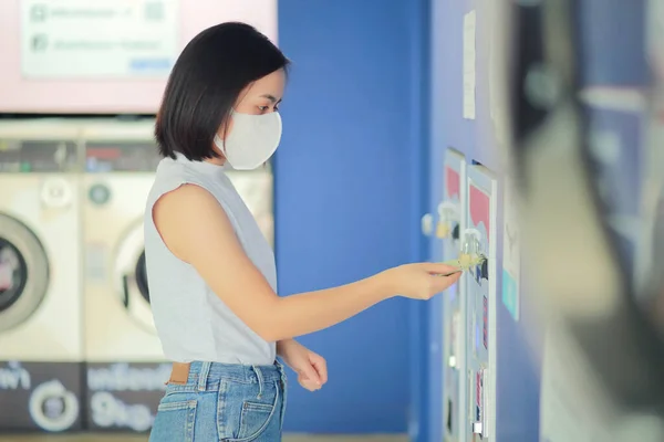 Mujer Que Lleva Una Máscara Cuarentena Para Brote Propagación Del — Foto de Stock