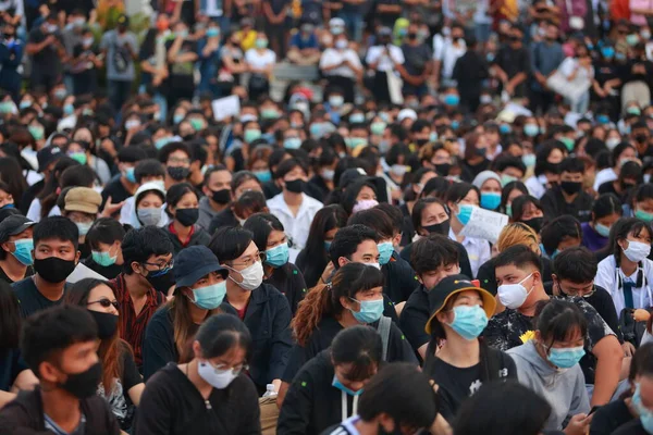 ナコンラチャシマ 2020年7月24日 コロナウイルスの状況から再開した後 新しい通常のタイ政府に対する顔マスク抗議コミュニティを身に着けているCovid — ストック写真