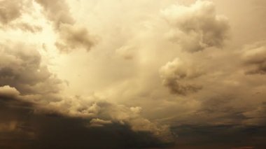 Görkemli bulut manzarası, sahadaki kümülüs görüntüler. 