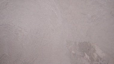 4K: Erkek işçiler beton duvar üzerinde çalışıyor