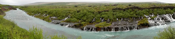 Panoramatickou Fotografii Vodopádu Hraunfossar Islandu — Stock fotografie