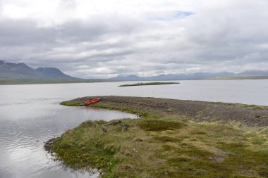 Kıyı şeridi ve manzara boyunca Kuzey fiyortları bölge İzlanda görünümü
