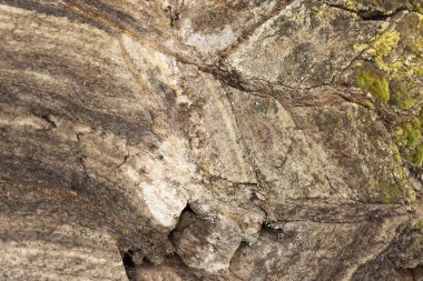 Arka plan olarak turba duvarına. Duvarlar ve evler turba geçmişte yapılmıştır