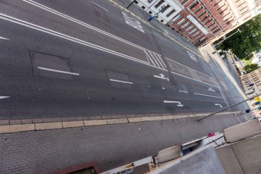 Yukarıdan şehirde boş sokak