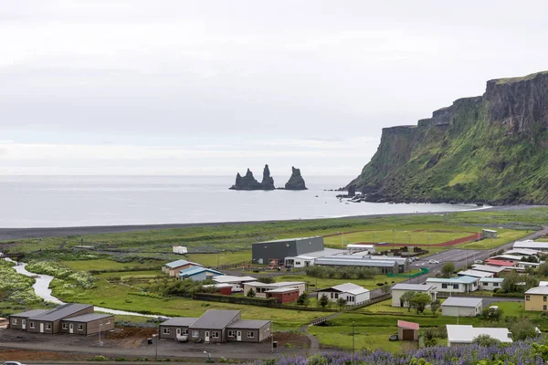 Pěkný Pohled Vesnici Vik Islandu Známé Turistické Místo Jižní Části — Stock fotografie