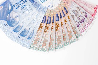 Beyaz arka plan üzerinde izole çeşitli İzlanda banknotlar