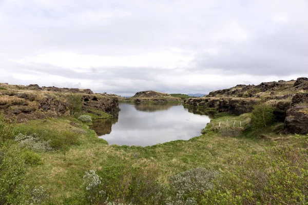 Vista Del Lago Myvatn Con Varias Formaciones Rocosas Volcánicas Islandia —  Fotos de Stock