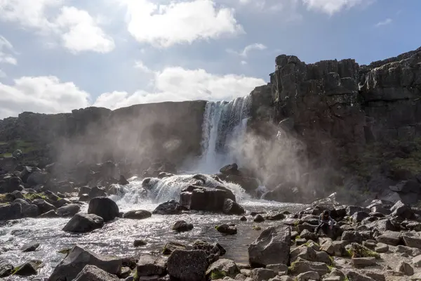 美丽的瀑布 Oxararfoss 在金黄圈子 Thingvellir 国家公园 — 图库照片