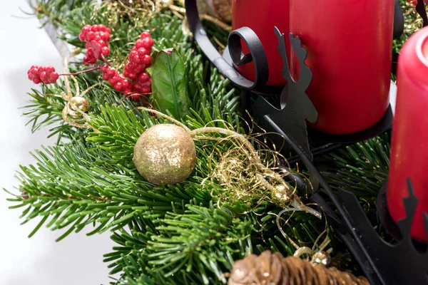 Weihnachten Hintergrund Mit Dekoration Auf Tannenzweigen — Stockfoto