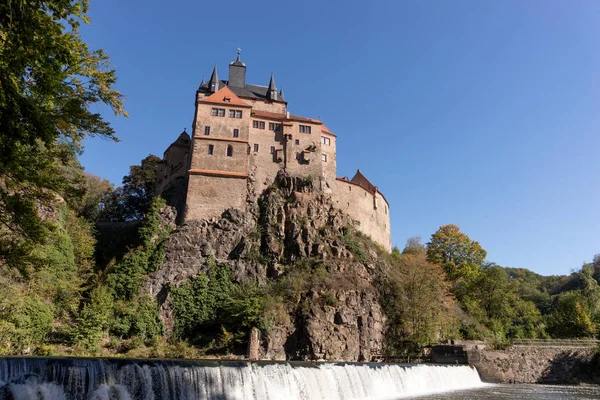 Storico Castello Nome Kriebstein Con Cascata Primo Piano Sassonia Germania — Foto Stock