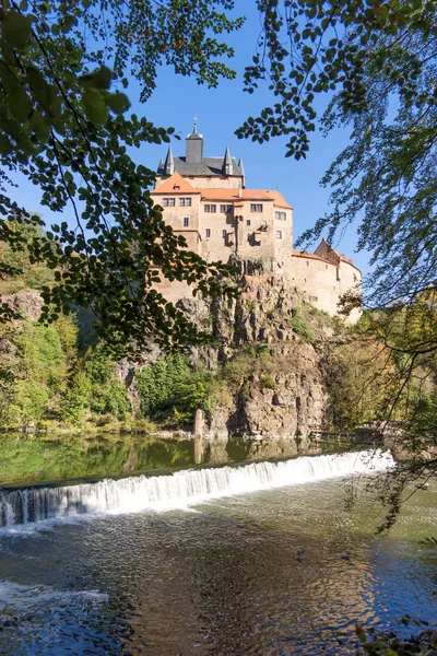 Storico Castello Nome Kriebstein Con Cascata Primo Piano Sassonia Germania — Foto Stock