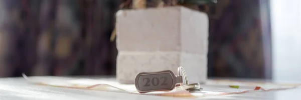 Hotel Key Number 202 Table Room — Stock Photo, Image